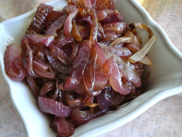 Caramelized Balsamic Onions from Zestuous