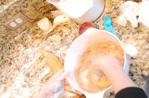 Mixing apples in cinnamon.