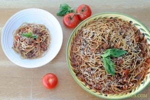 Garden-fresh Slow Cooker Spaghetti Sauce from Zestuous