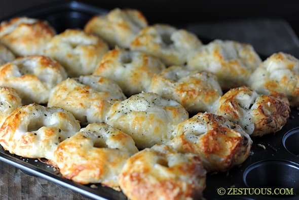Cheesy Garlic Bites from Zestuous